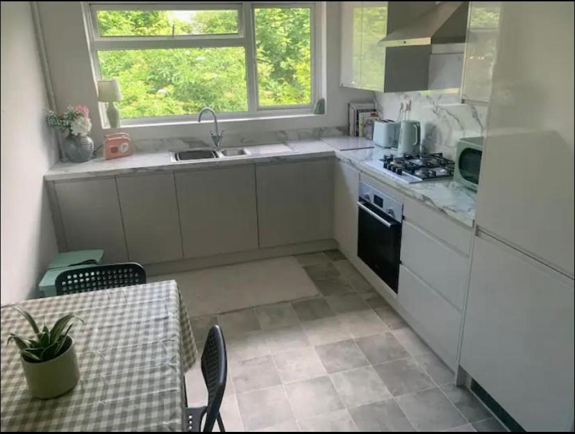 Cosy First Floor Flat Apartment Херфорд Екстериор снимка